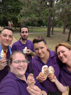 Sommer, Sonne und ein Eis in bester Gesellschaft – was braucht es mehr?